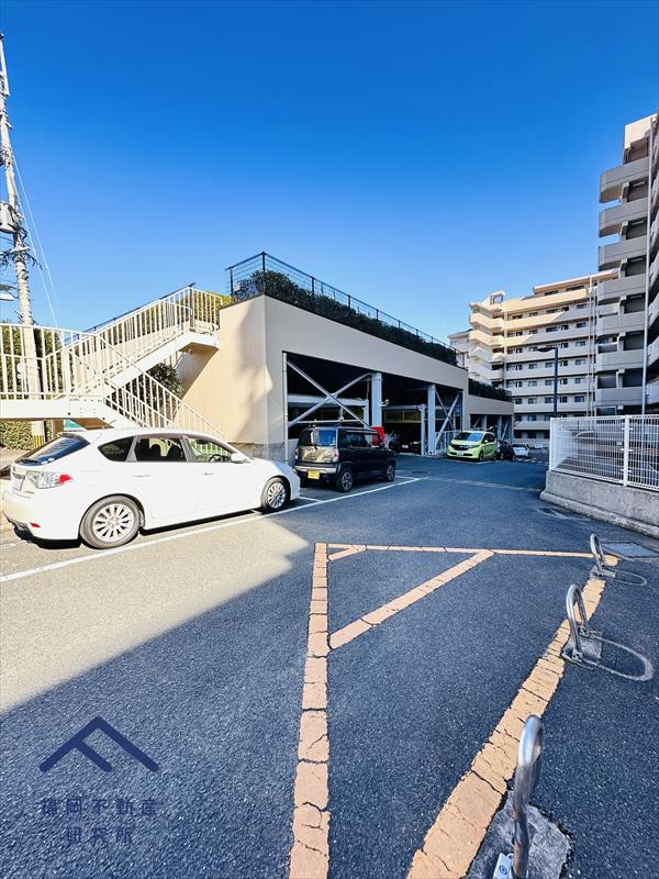 ファミール大橋グランヒルズの駐車場