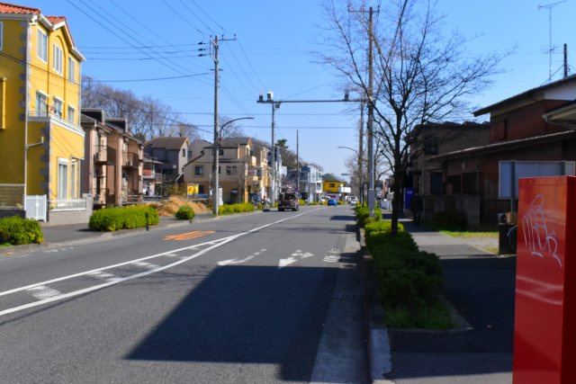 府中市清水が丘２丁目の中古一戸建の前面道路含む現地写真