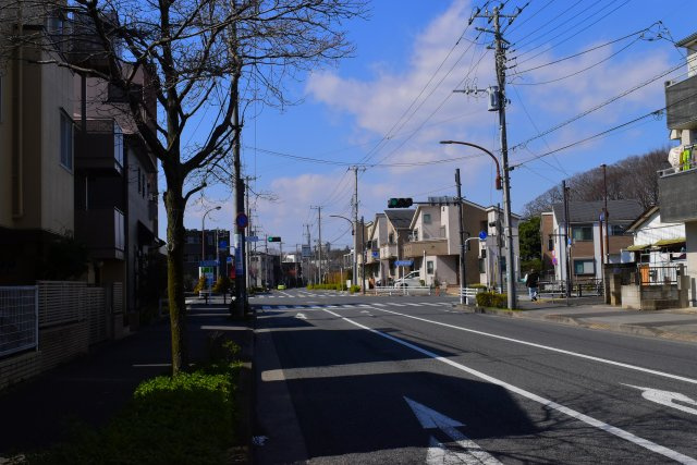 府中市清水が丘２丁目の中古一戸建の前面道路含む現地写真