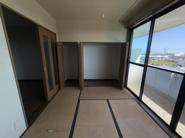 箕郷町生原　売事務所の収納|２０２号室　和室収納