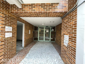 【エントランス】 | エントランスはオートロックです♪女性の方も安心してご入居していただけます(^^)