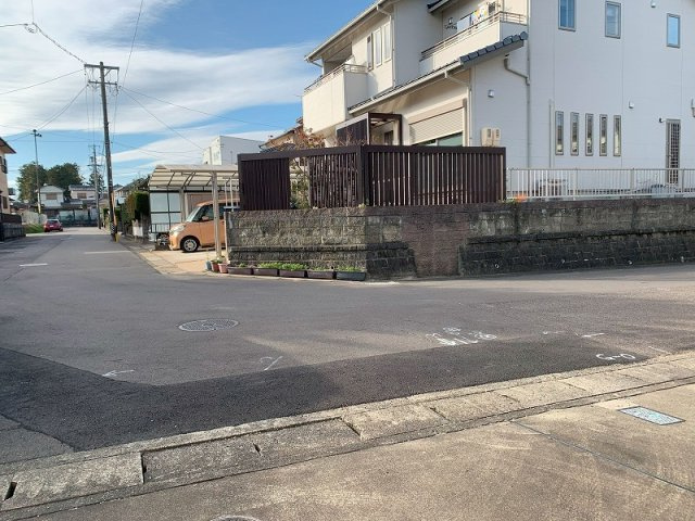 各務原市鵜沼朝日町５丁目の前面道路含む現地写真