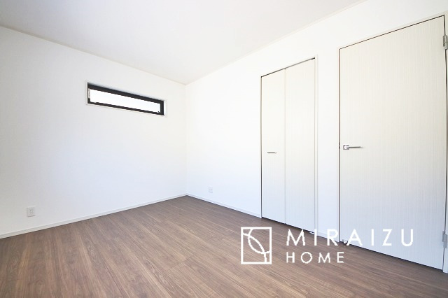 【洋室】 | 日当たりの良いお家は嬉しいですよね。それぞれ価値観が分かれる箇所です、実際に内覧して日当たりの心地よさをご体感下さいね♪