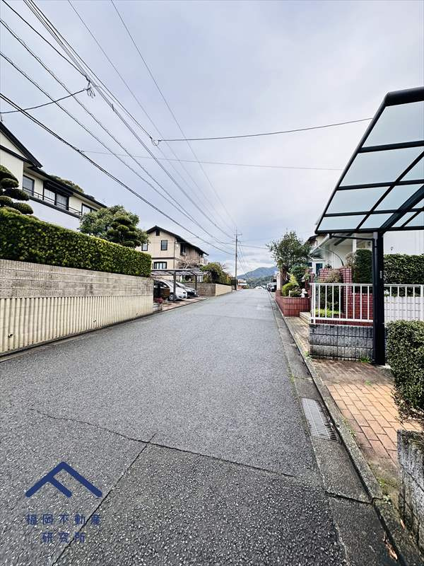 宗像市天平台　戸建ての前面道路含む現地写真