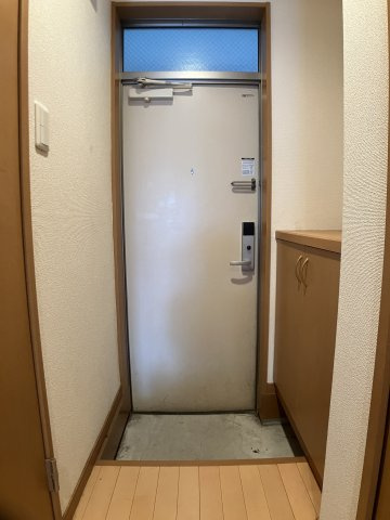 リヴェール市川Ｃ棟の玄関