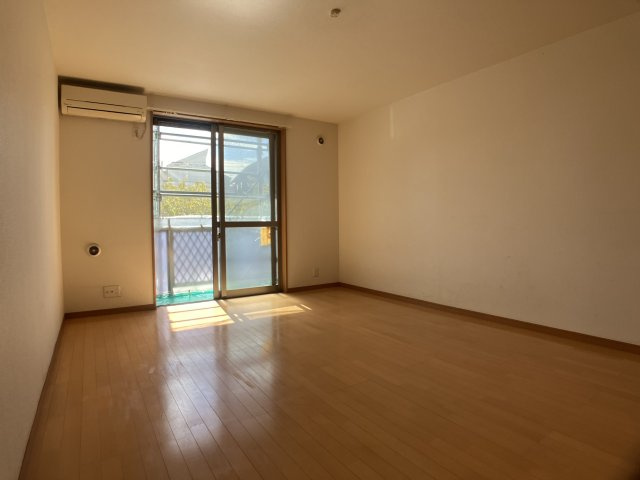 リヴェール市川Ｃ棟の居間・リビング