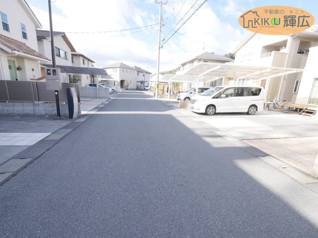 姫路市町坪　中古戸建の周辺|前面道路は広々としておりますので、お車の運転が苦手な方でも安心ですね。