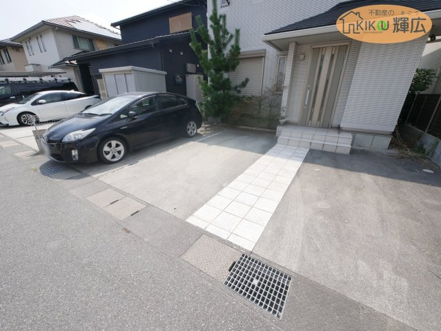 姫路市町坪　中古戸建の駐車場