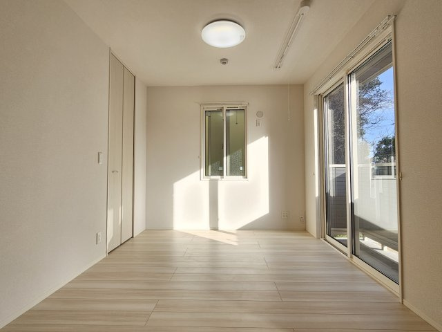リアン朝霧の洋室