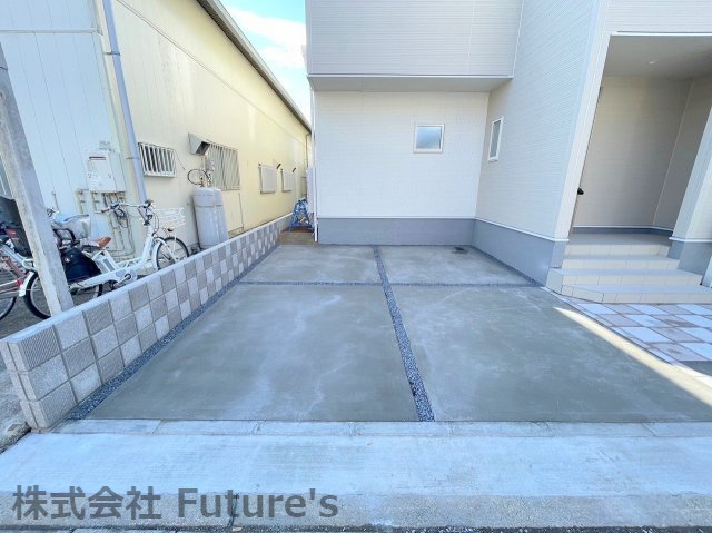 三郷市戸ケ崎1丁目　新築戸建　全1棟　1号棟の駐車場|カースペース並列2台付き