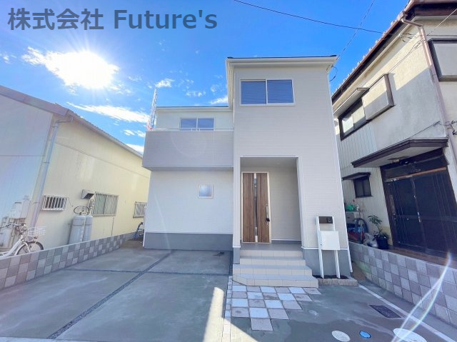 三郷市戸ケ崎1丁目　新築戸建　全1棟　1号棟の外観|白を基調とした明るい色合いの外観デザインです