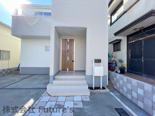 三郷市戸ケ崎1丁目　新築戸建　全1棟　1号棟のエントランス|玄関アプローチ