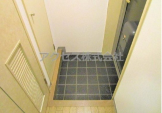 【玄関】 | ※同建物別室、参考写真