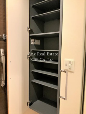 【設備】 | アビエール松屋町 | 玄関には収納力のある天井高シューズボックスがあります！