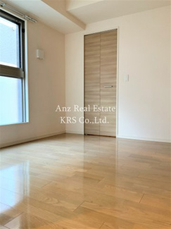 【寝室】 | アビエール松屋町 | 寝室のお部屋約5帖あります！こちらは南向き！暖か日差し！