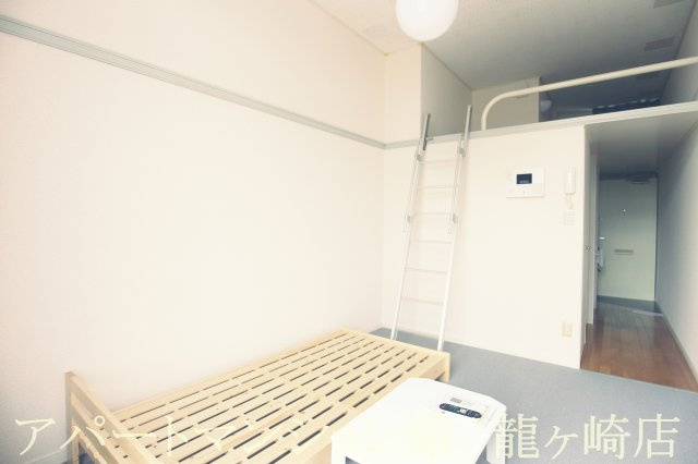 レオパレスWinの居間・リビング|同タイプ