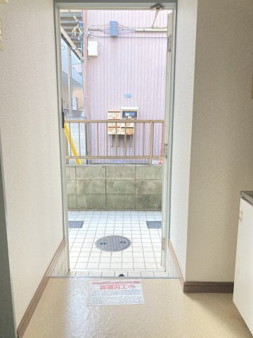 コーポサブロウの玄関