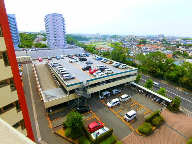 パークシティ泉ヶ丘の駐車場