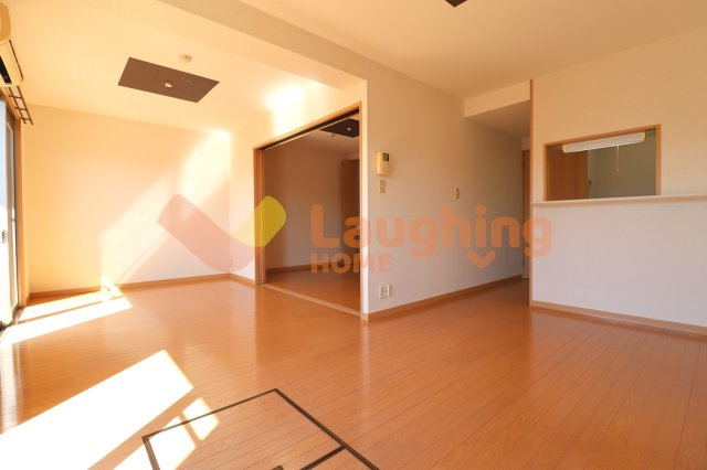 ルネス荒木一番館の居間・リビング|ゆったりとしたリビングです