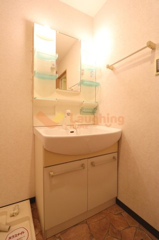 ルネス荒木一番館の洗面所|忙しい朝には欠かせない洗面所です