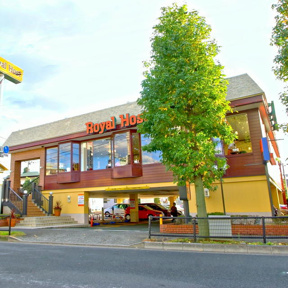 ロイヤルホスト尾山台店まで130m