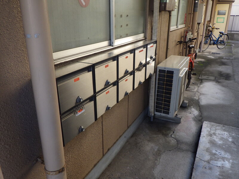 サンライズマンションのエントランス