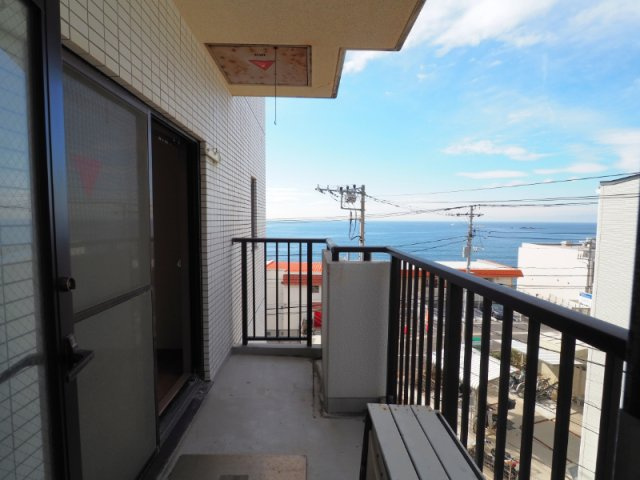 海見え！ライオンズマンション長者ヶ崎海岸海岸のバルコニー