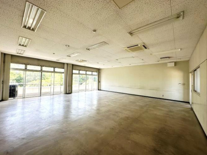 守山市守山４丁目の店舗事務所の内装|室内です