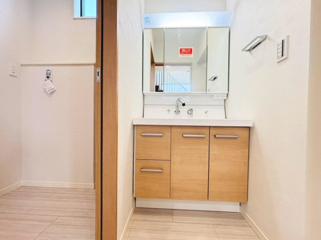 戸建　本巣郡北方町　全2区画分譲の独立洗面台|洗面洗髪化粧台です。物件により三面鏡または一面鏡の場合があります。詳しくは担当者までお問合せ下さい。