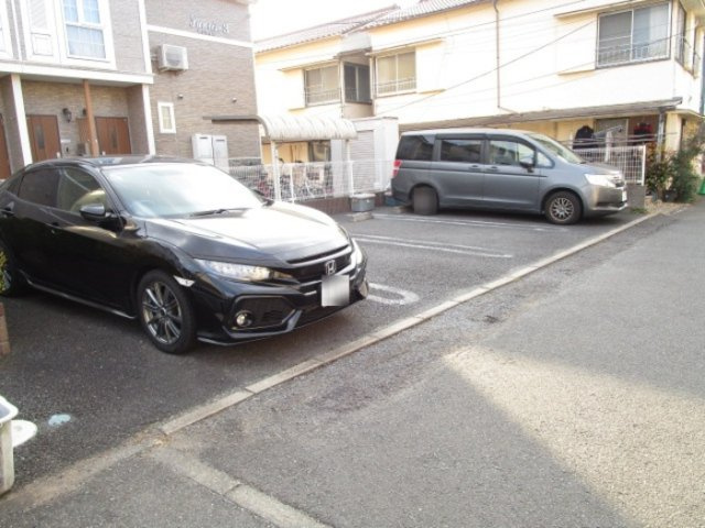 サンライズⅢの駐車場