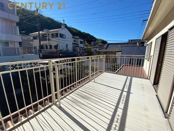 和歌山市毛見中古戸建のバルコニー|日差したっぷり、明るいバルコニー