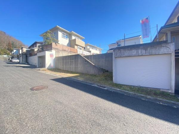 橋本市城山台３丁目土地の前面道路含む現地写真