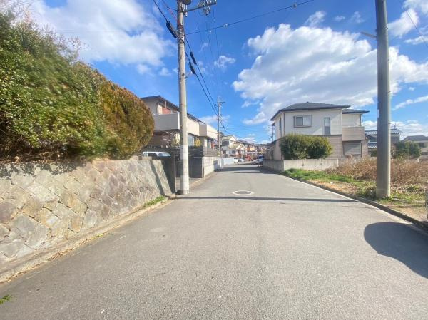 和歌山市直川中古戸建の前面道路含む現地写真|ローソン和歌山直川店851ｍ（徒歩約11分）