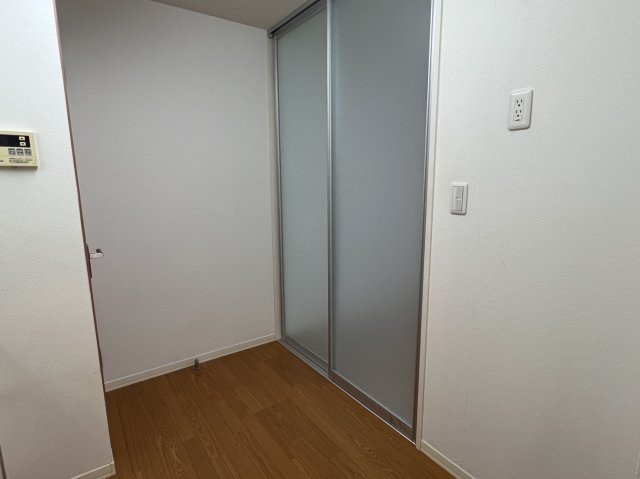 クリスタルコートの洋室