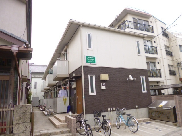 クリスタルコートのエントランス