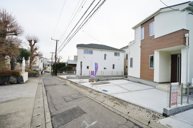 【横浜市旭区鶴ヶ峰本町２丁目5-52全３棟新築戸建て１号棟】★仲介手数料無料★（不動丸小学校・鶴ヶ峰中学校）】の前面道路含む現地写真