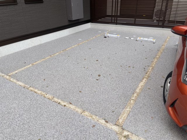 ロワイヤル綿町の駐車場