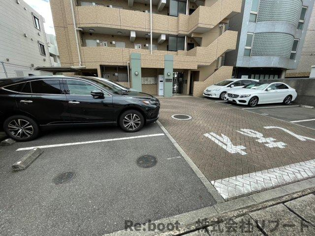 グランディールＫＹＫの駐車場