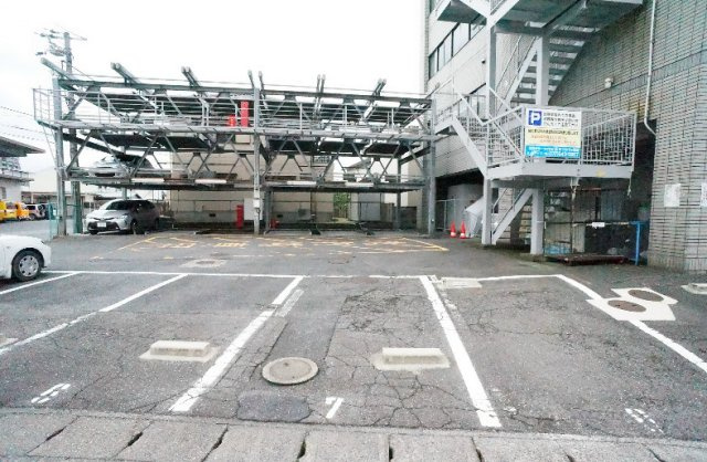 栗東市手原５丁目の事務所の駐車場|駐車場です