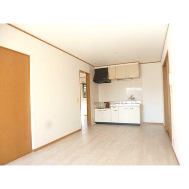 熊本市東区秋津１丁目のアパートの居間・リビング