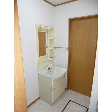 熊本市東区秋津１丁目のアパートの独立洗面台