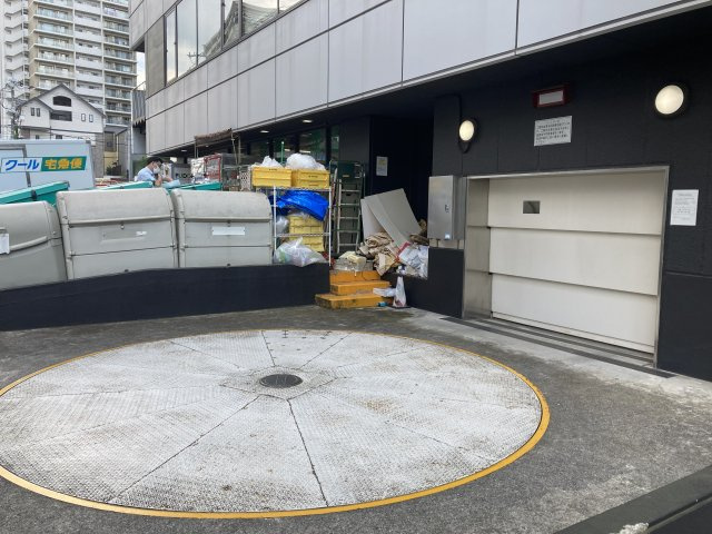プリミエコート岸町ビルの駐車場