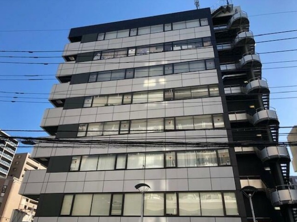 プリミエコート岸町ビルの外観