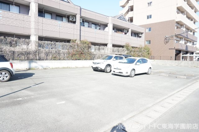 菊池郡菊陽町大字津久礼のアパートの駐車場