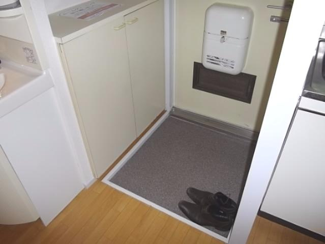 ヴィラ中山Ｃ棟の玄関
