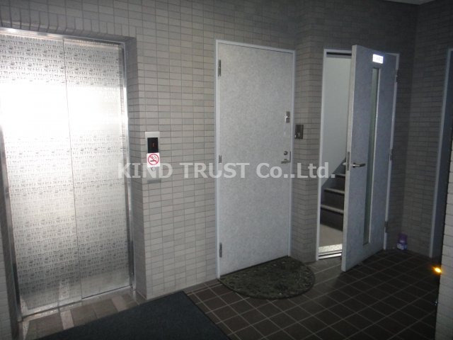 レディースパインヒル北梅田のロビー|建物の内部です