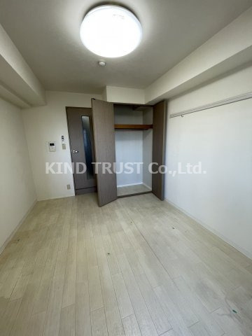 レディースパインヒル北梅田の居間・リビング|リビングです