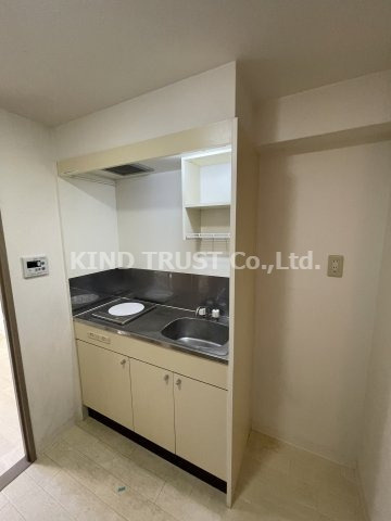 レディースパインヒル北梅田のキッチン|コンパクトなキッチンで掃除もラクラク