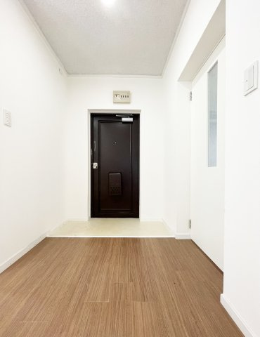 パルティーレ八万町の玄関