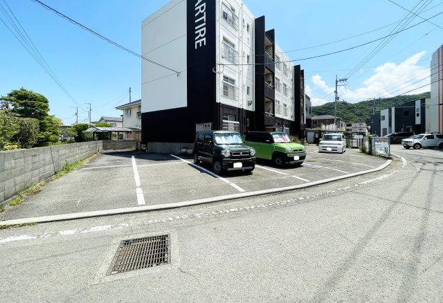 パルティーレ八万町の駐車場